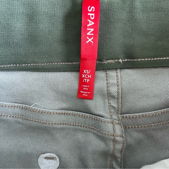 Spanx Stretch Twill Shorts 6” Camo 20358R - Picture 12 of 14